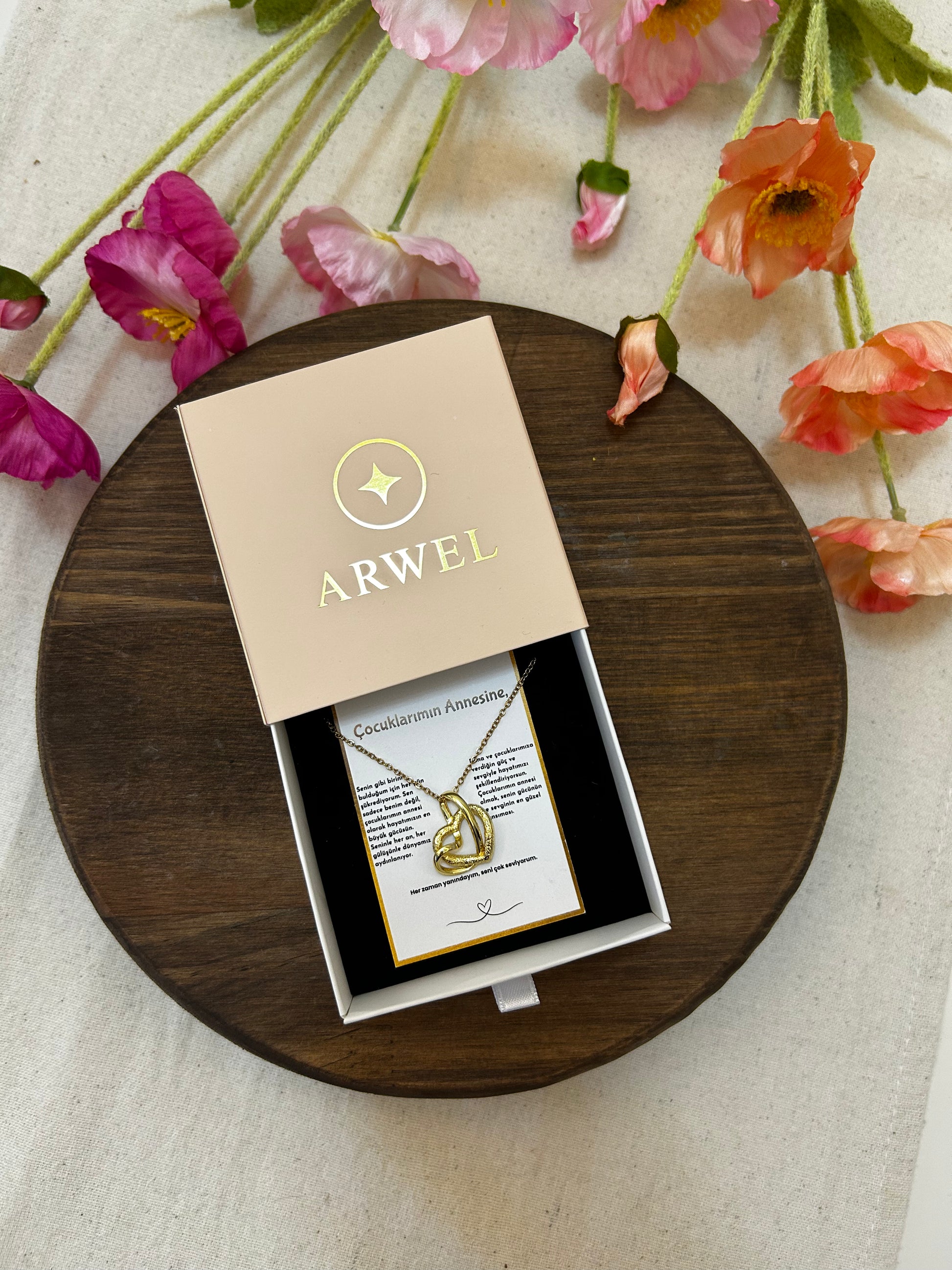 '' Çocuklarımın Annesine '' Kalpten Kalbe Kolye  Duygusal Not + Hediye Kutusu